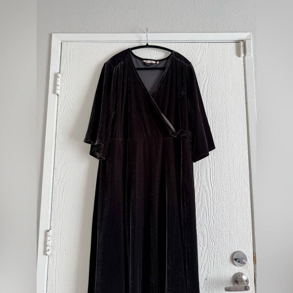Soft Surrounding Velvet Maxi Dress V-Neck Bell Sleeves Elegant Evening Gown - Picture 5 of 12